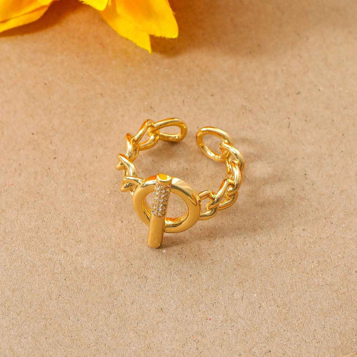 18K gold openwork ring with buckle design