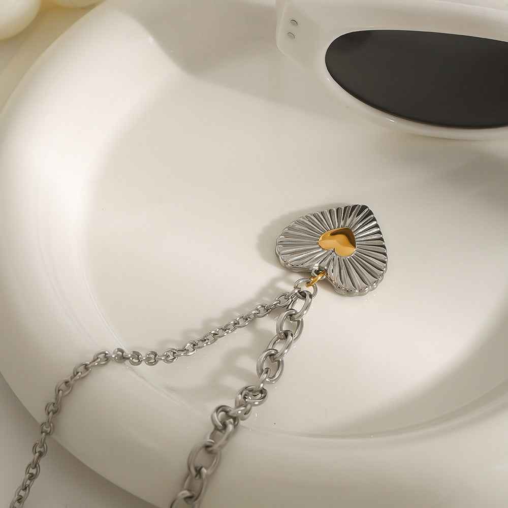 Heart with texture design exquisite fashion necklace