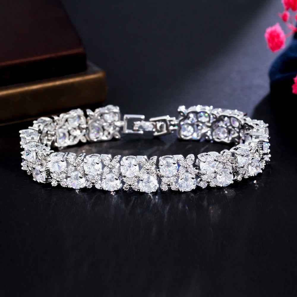 Zircon micro-inlaid gemstone and sparkling diamond-plated bracelet