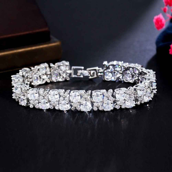 Zircon micro-inlaid gemstone and sparkling diamond-plated bracelet