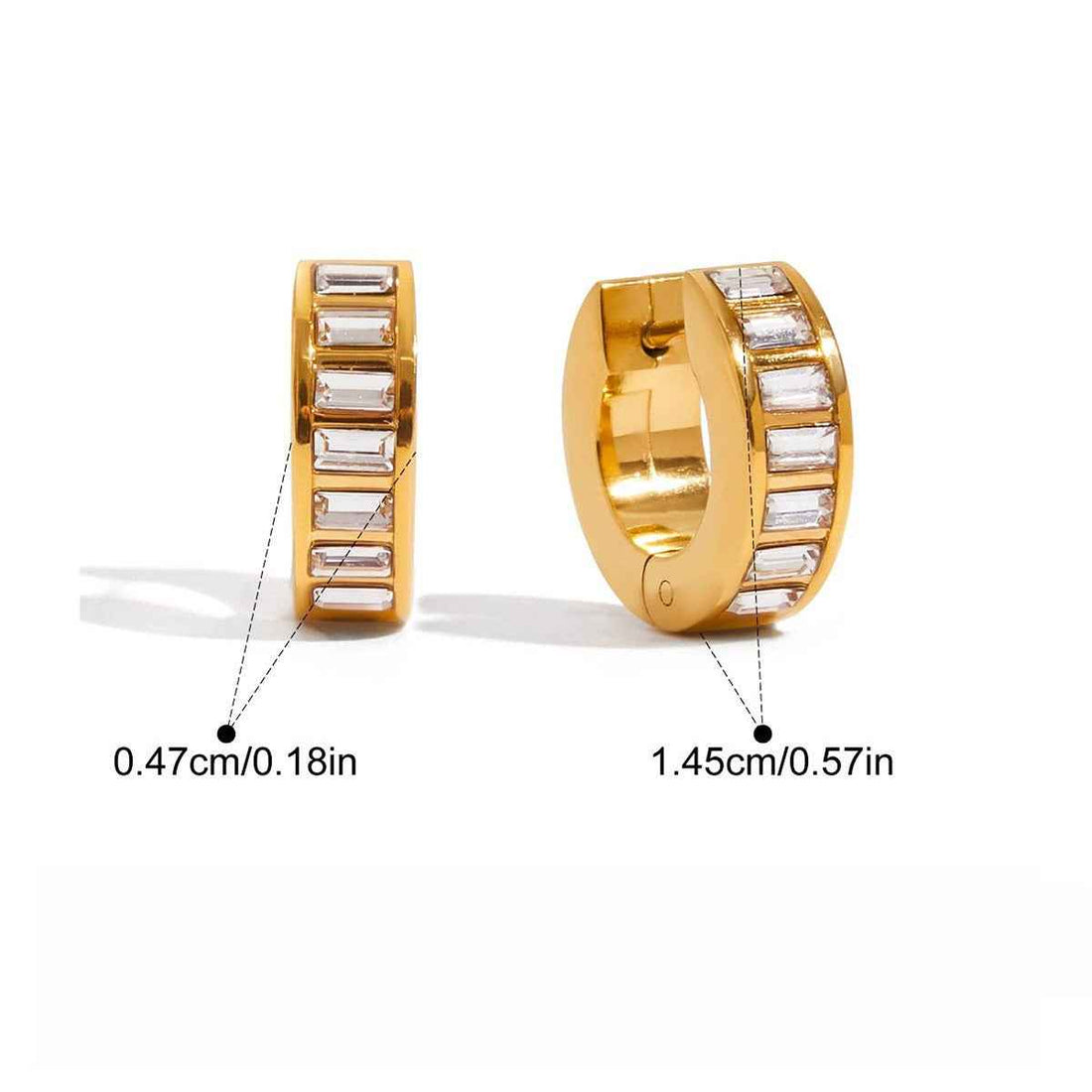 Luxurious and sophisticated 18K gold earrings inlaid with rhinestones.