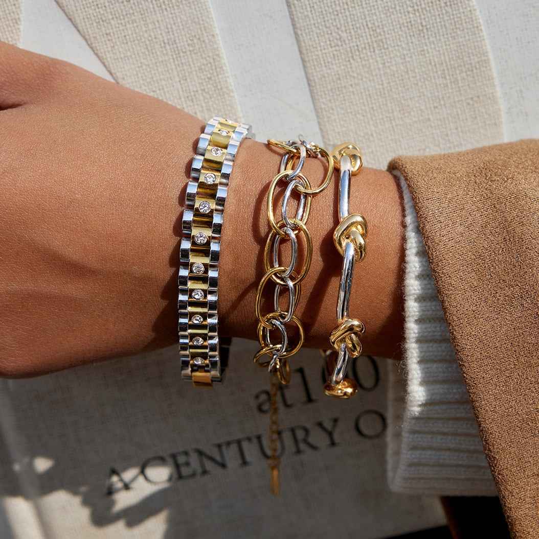 18K gold-plated, lightweight, and luxurious two-tone titanium steel bracelet.