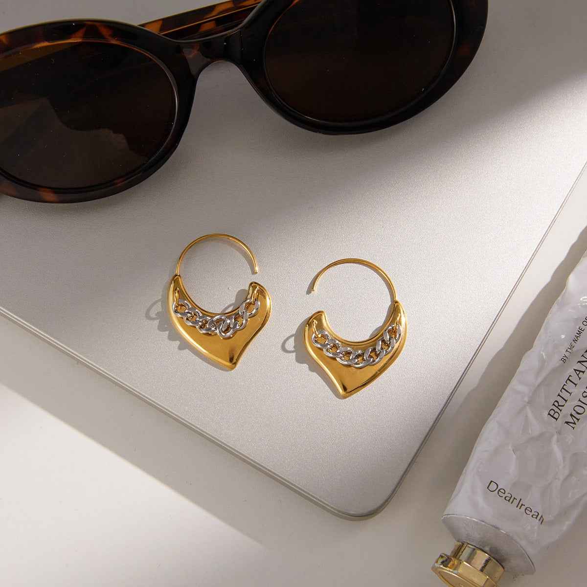 18K gold lightweight luxury heart-shaped earrings