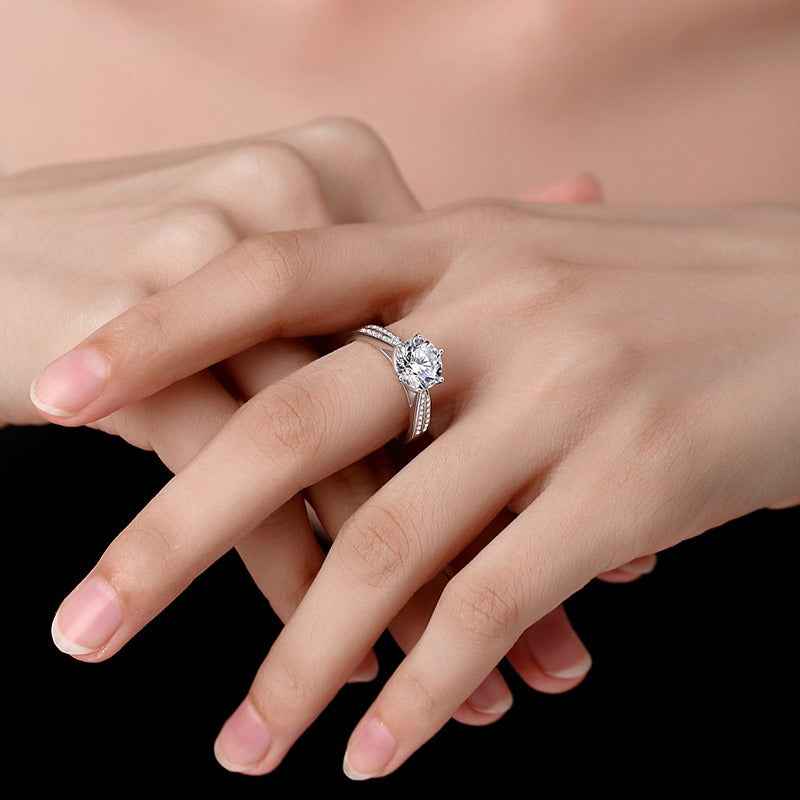 S925 sterling silver ring with a 2-carat moissanite stone.