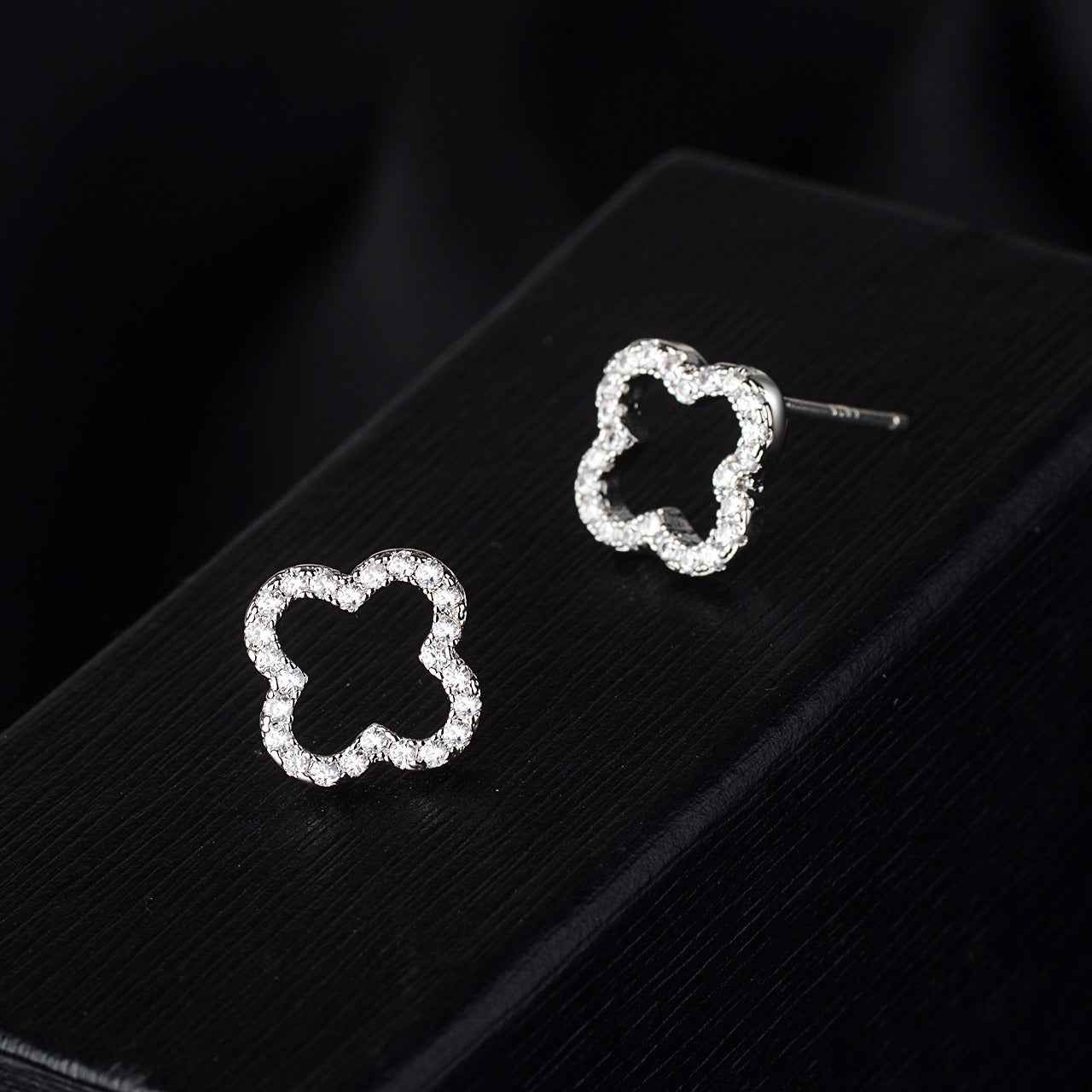 S925 sterling silver forest-style four-leaf clover diamond earrings