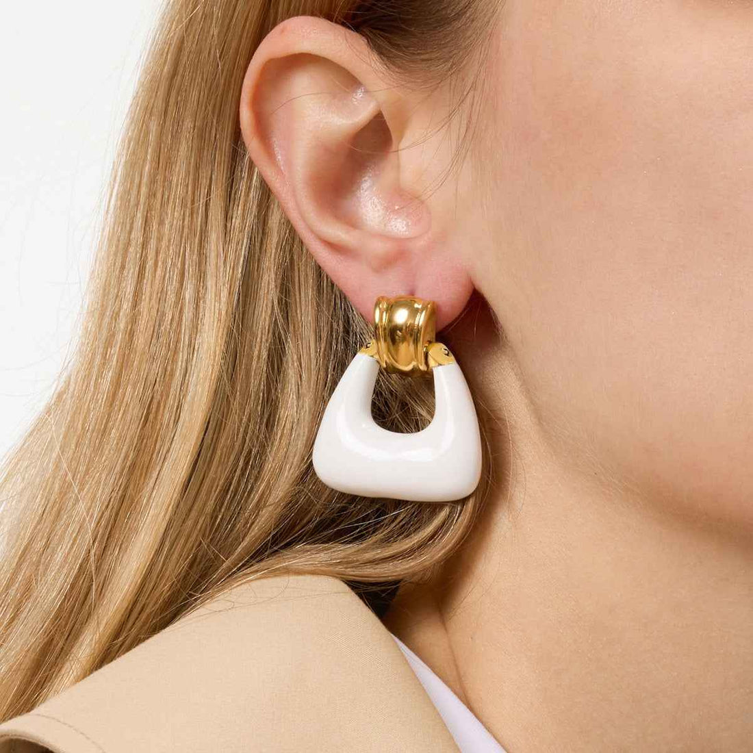 18K gold lightweight luxury enamel stud earrings