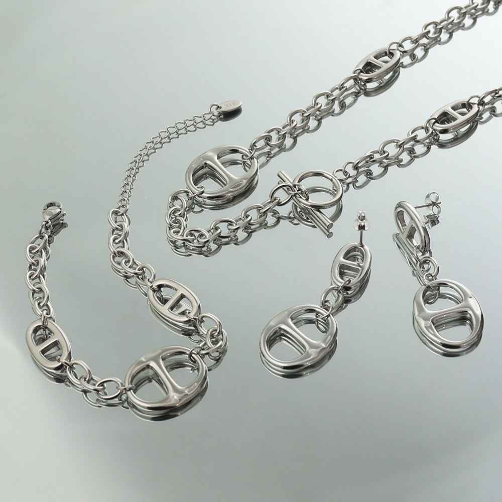 18K gold geometric-shaped necklace, bracelet, and earrings set.