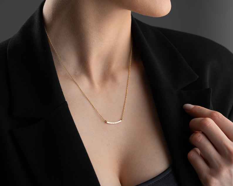 Customized Curved Bar Name Necklace