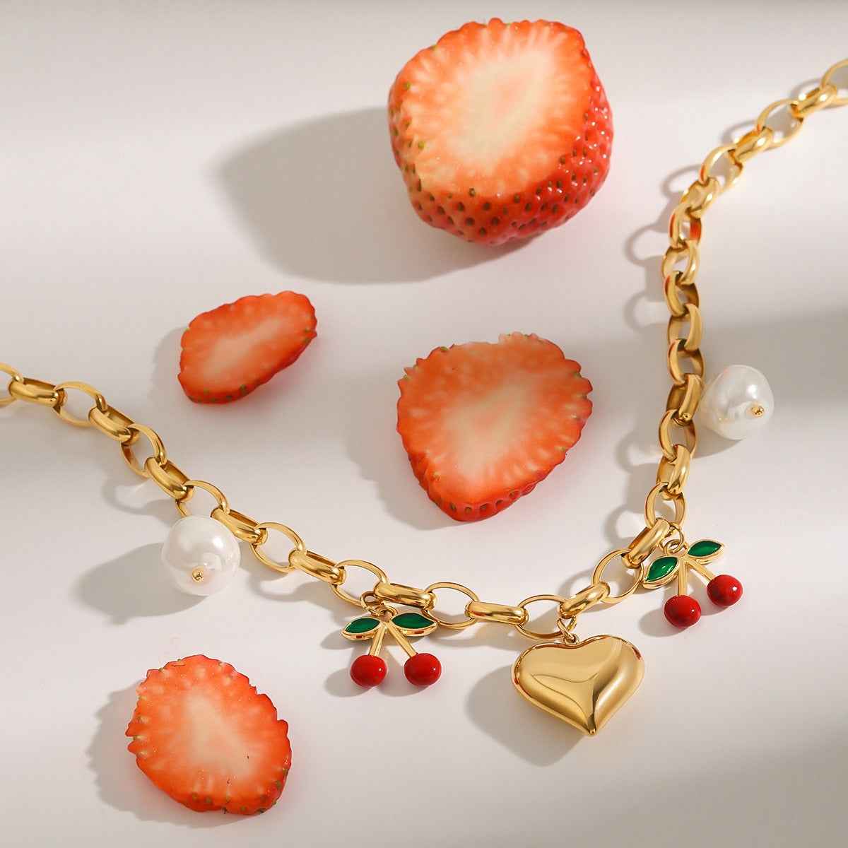 18K gold heart with cherry design exquisite and noble necklace