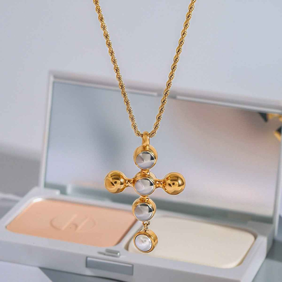 18K Gold Cross Design Light Luxury High-end Necklace
