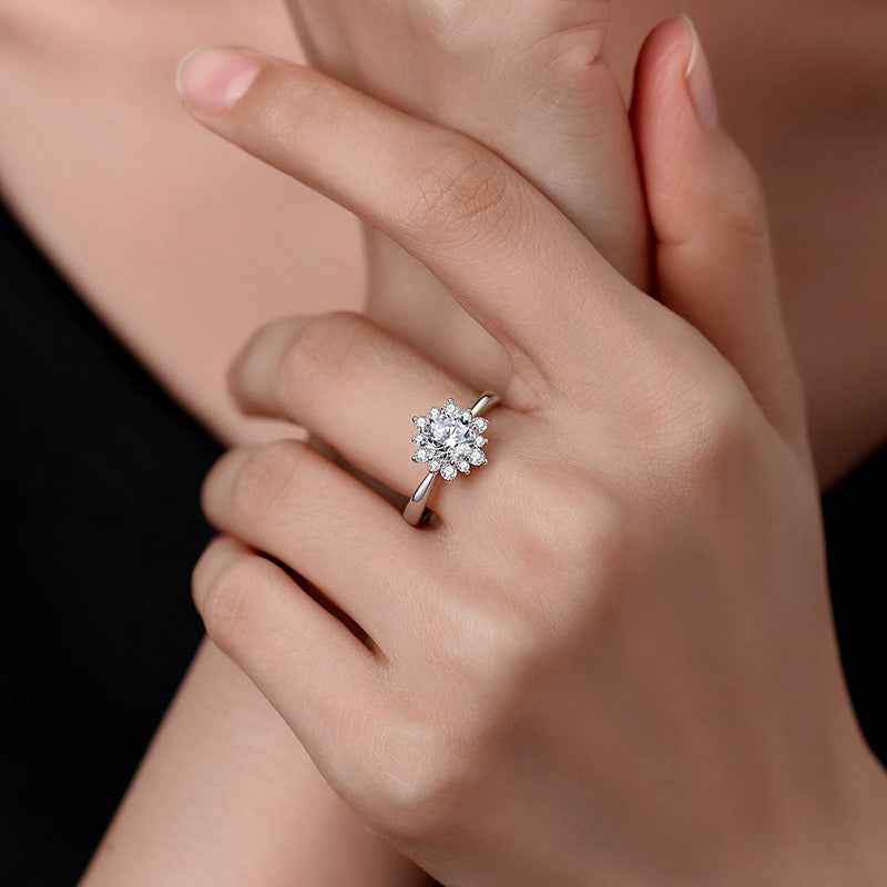 S925 sterling silver ring with a sunflower design and diamond accents.