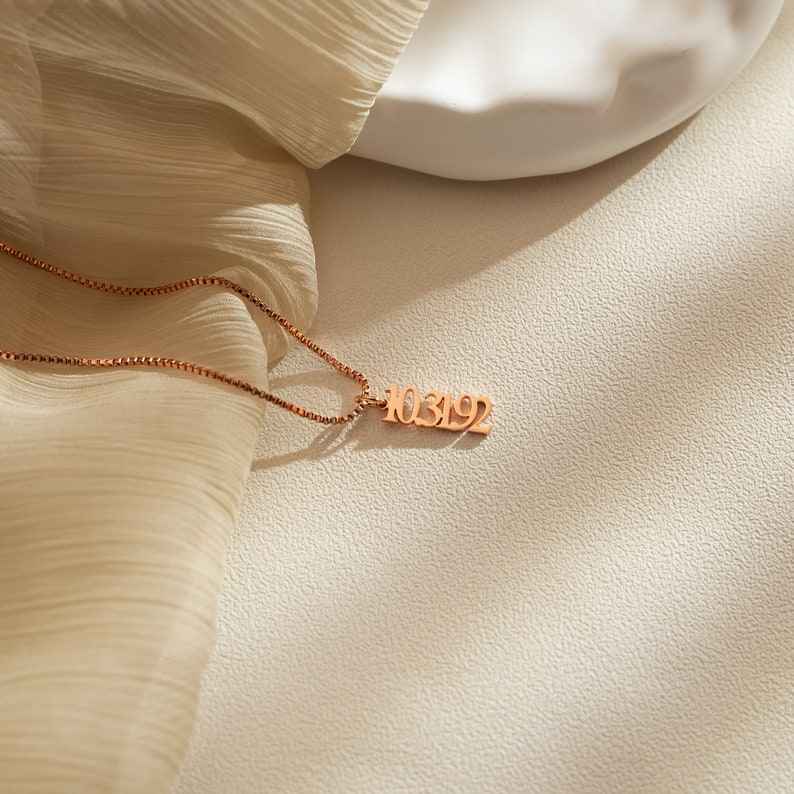 Personalized chain name necklace