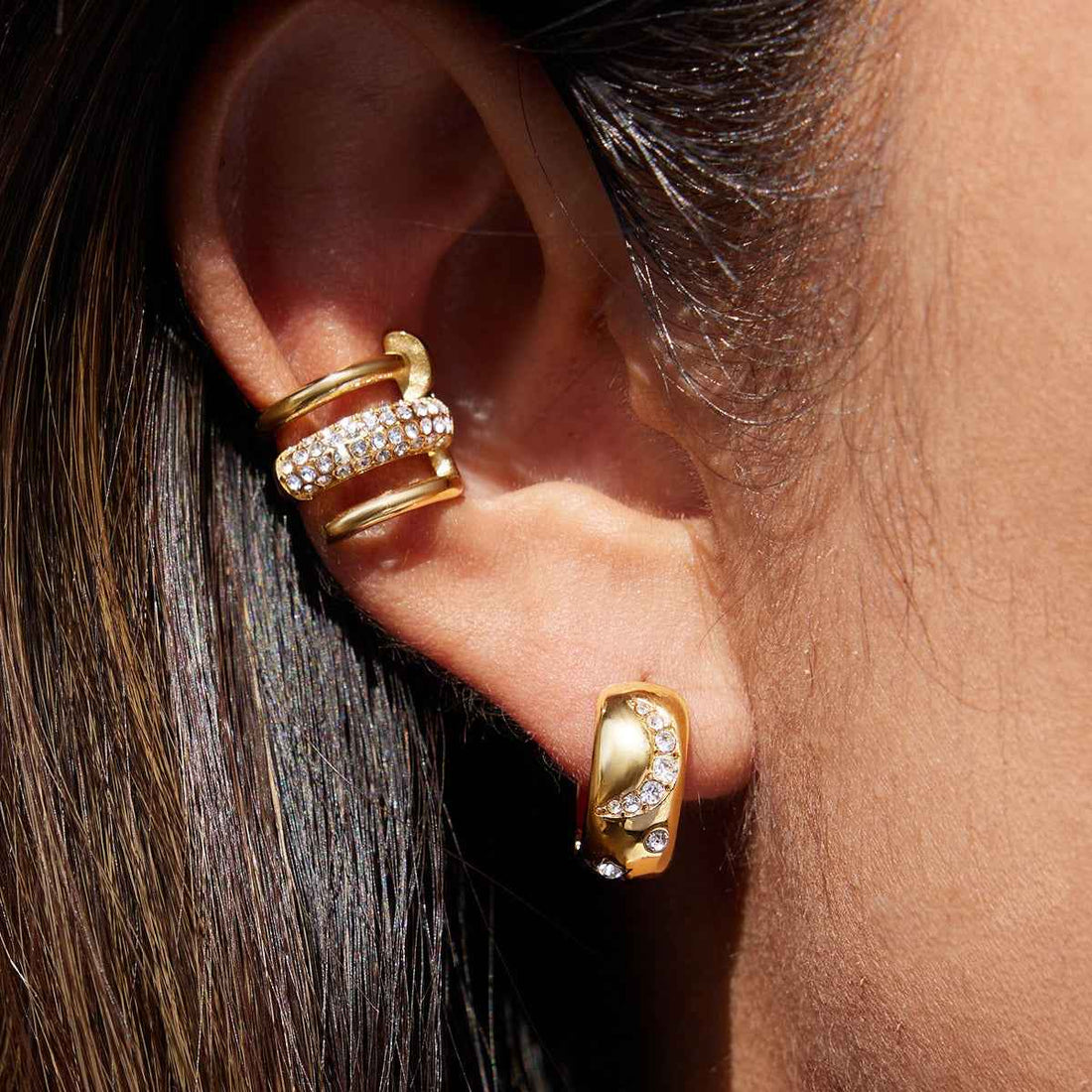 18K gold earrings inlaid with cubic zirconia, in a nail design.
