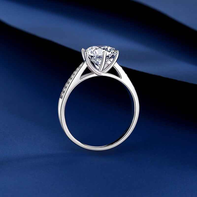 S925 sterling silver ring with a 2-carat moissanite stone.