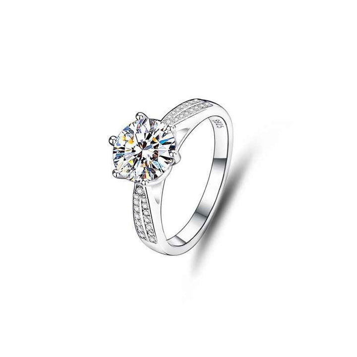 S925 sterling silver ring with a 2-carat moissanite stone.