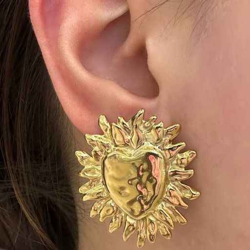 18K Gold Heart-Shaped Sun Design Lightweight Luxury Stud Earrings