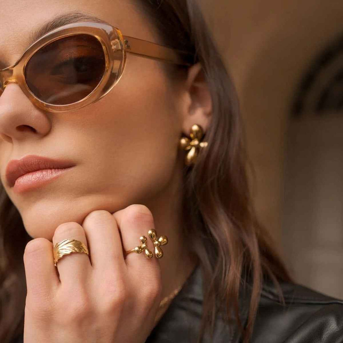 Light luxury, high-end titanium steel rings and earrings with unique designs.