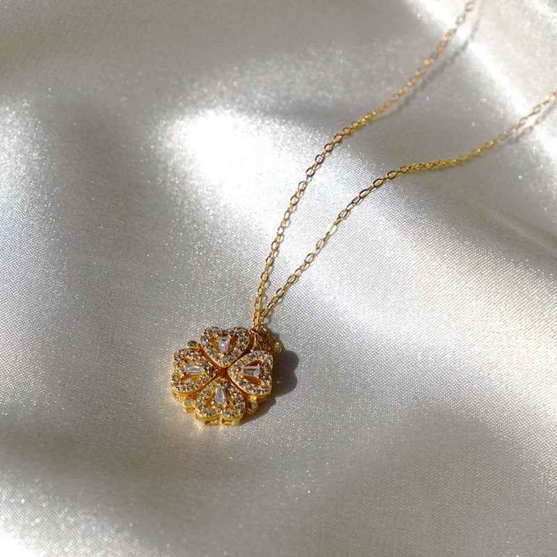 Heart-shaped four-leaf clover necklace with micro-inlaid zircon