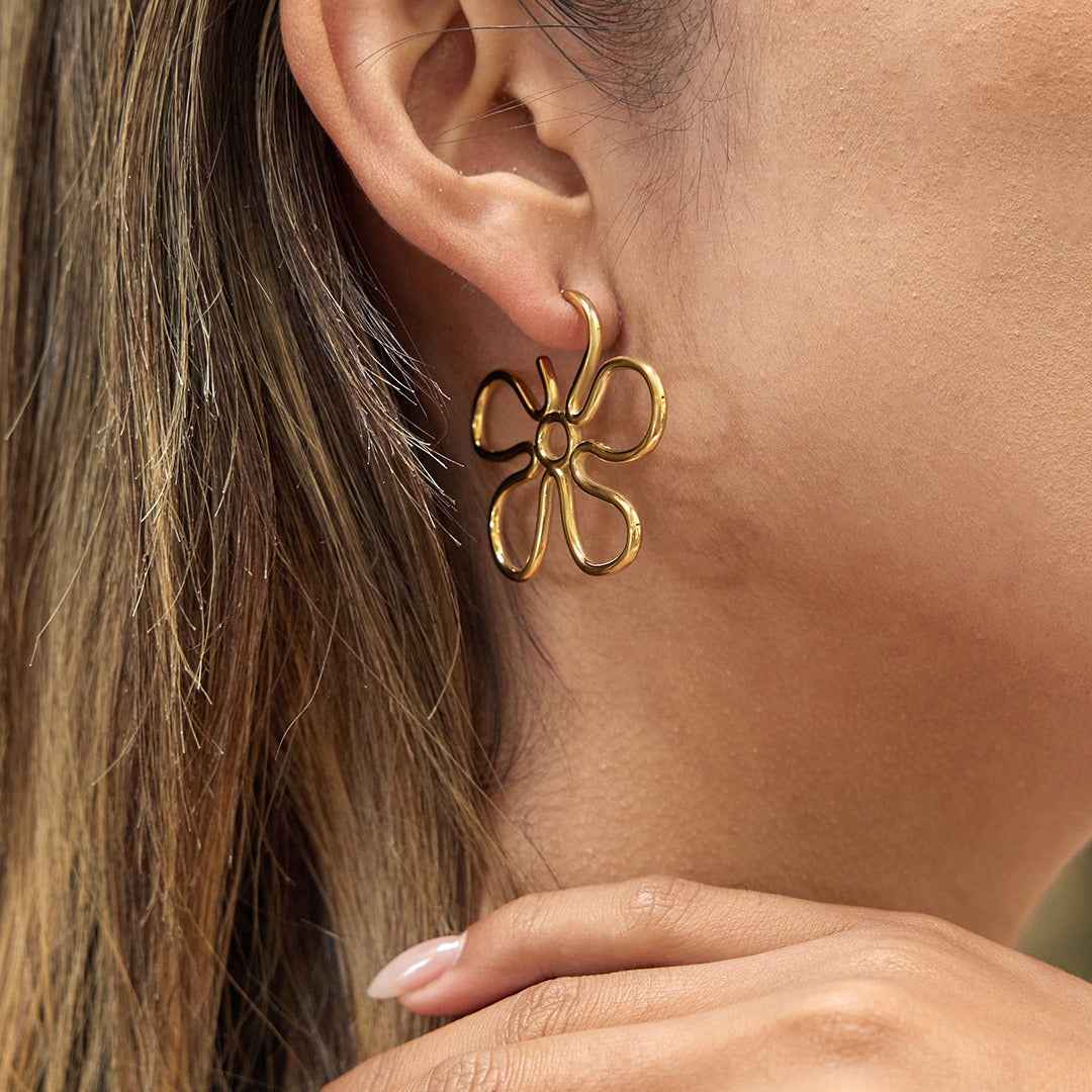 18K gold-plated, lightweight, and luxurious flower-shaped titanium steel earrings.