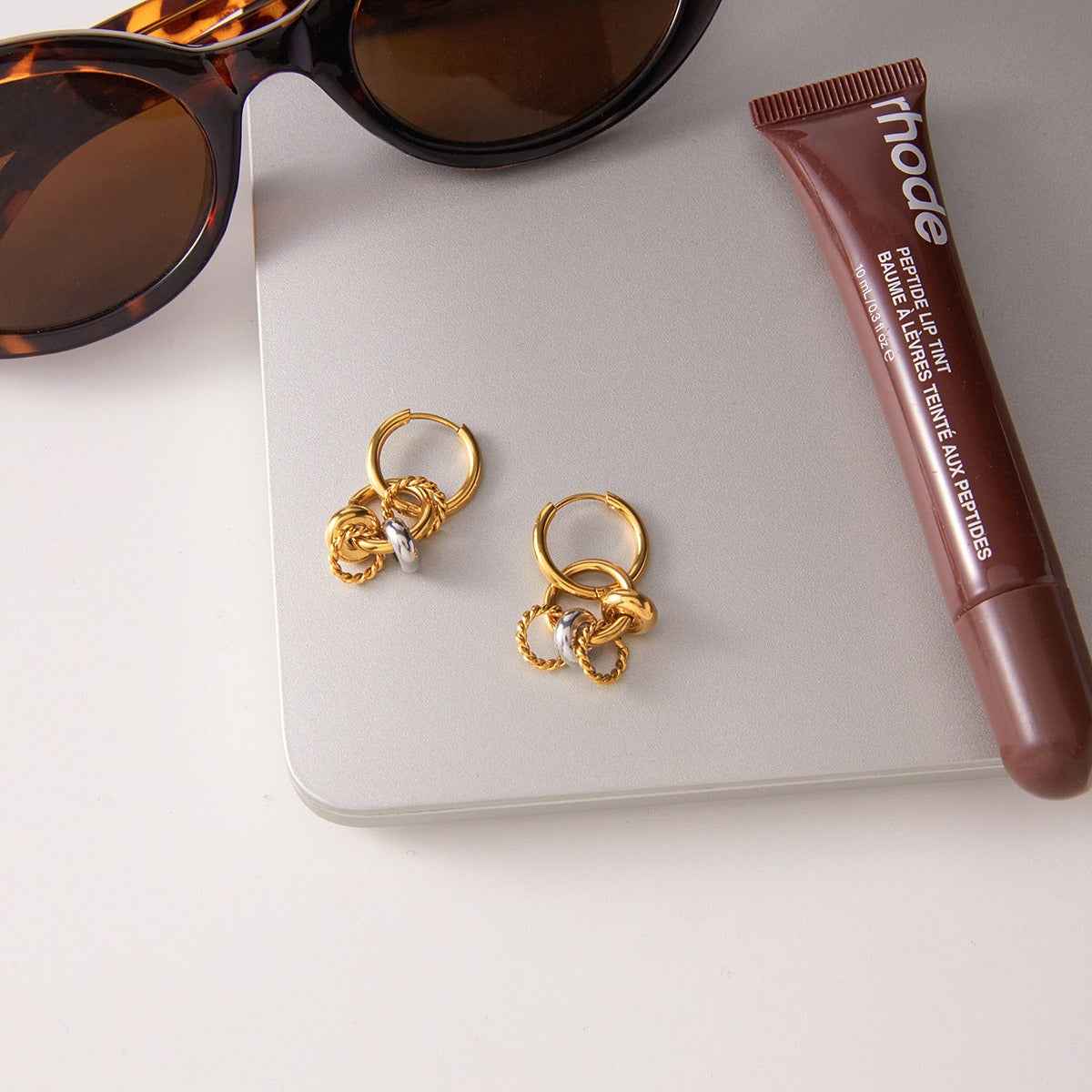 18K gold lightweight luxury hoop earrings