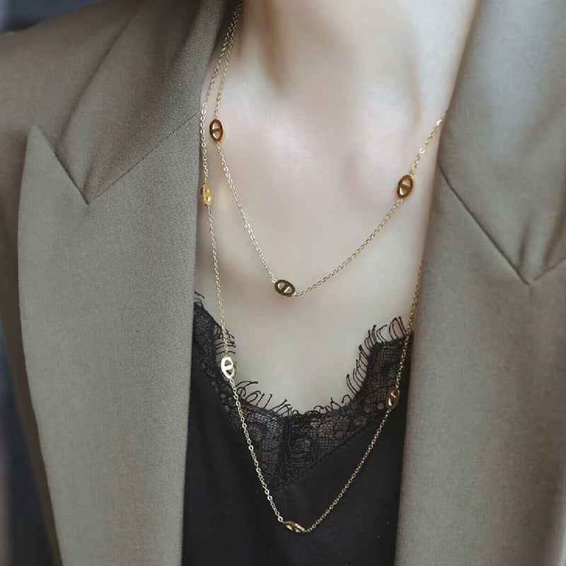 18K gold lightweight luxury pig nose necklace