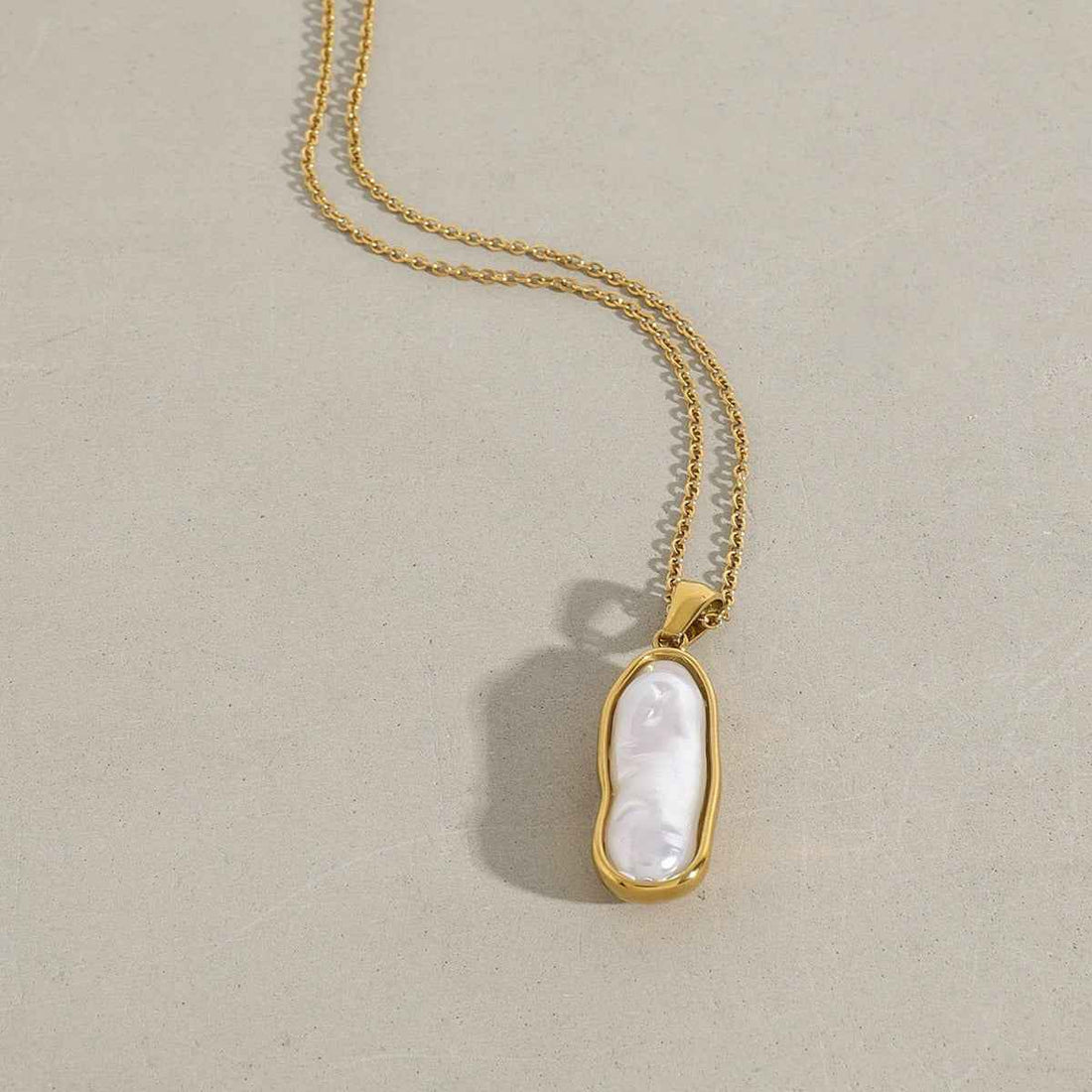 18K gold inlaid irregular pearl design light luxury noble pendant necklace