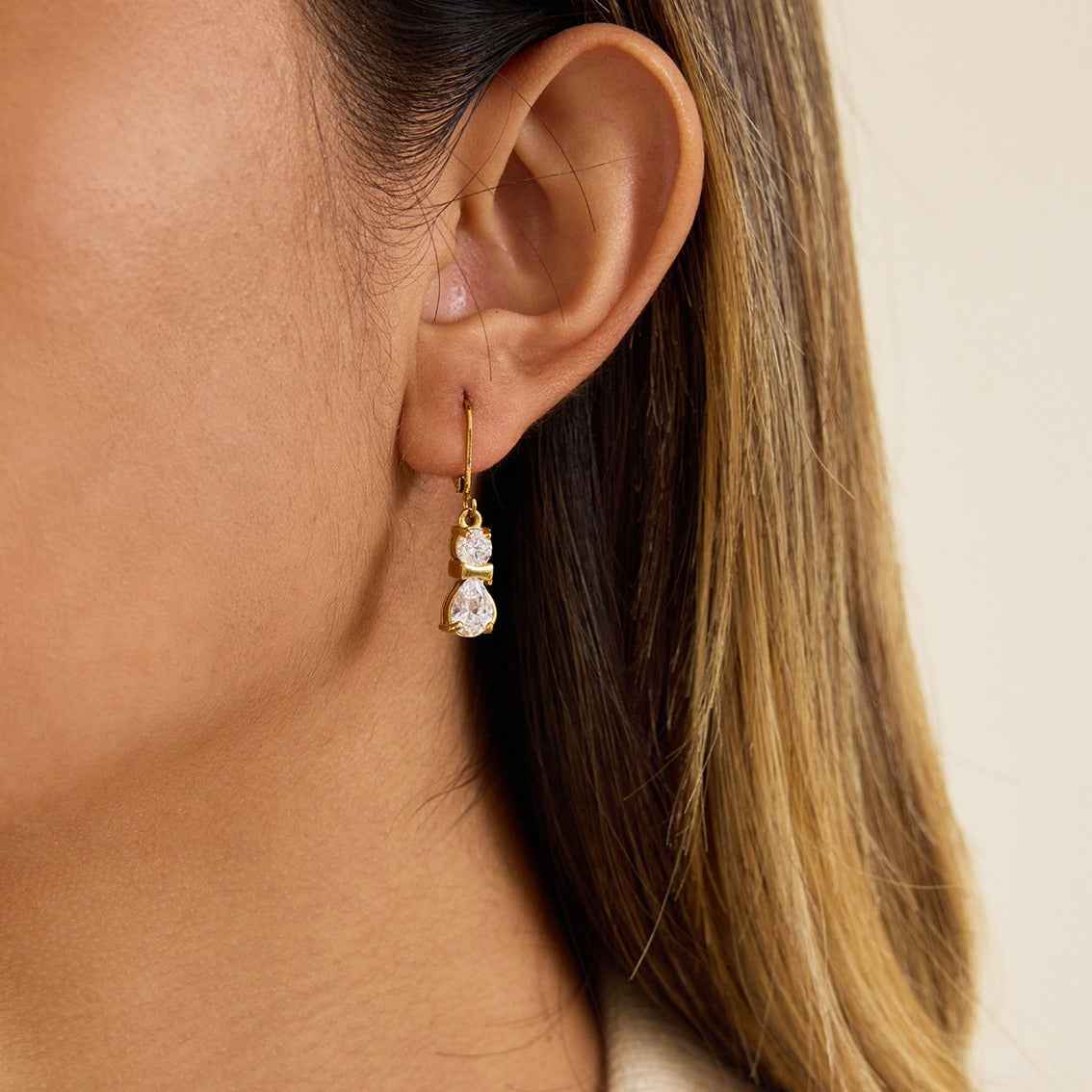 18K gold plated, lightweight and luxurious cat-shaped earrings with zircon stones.