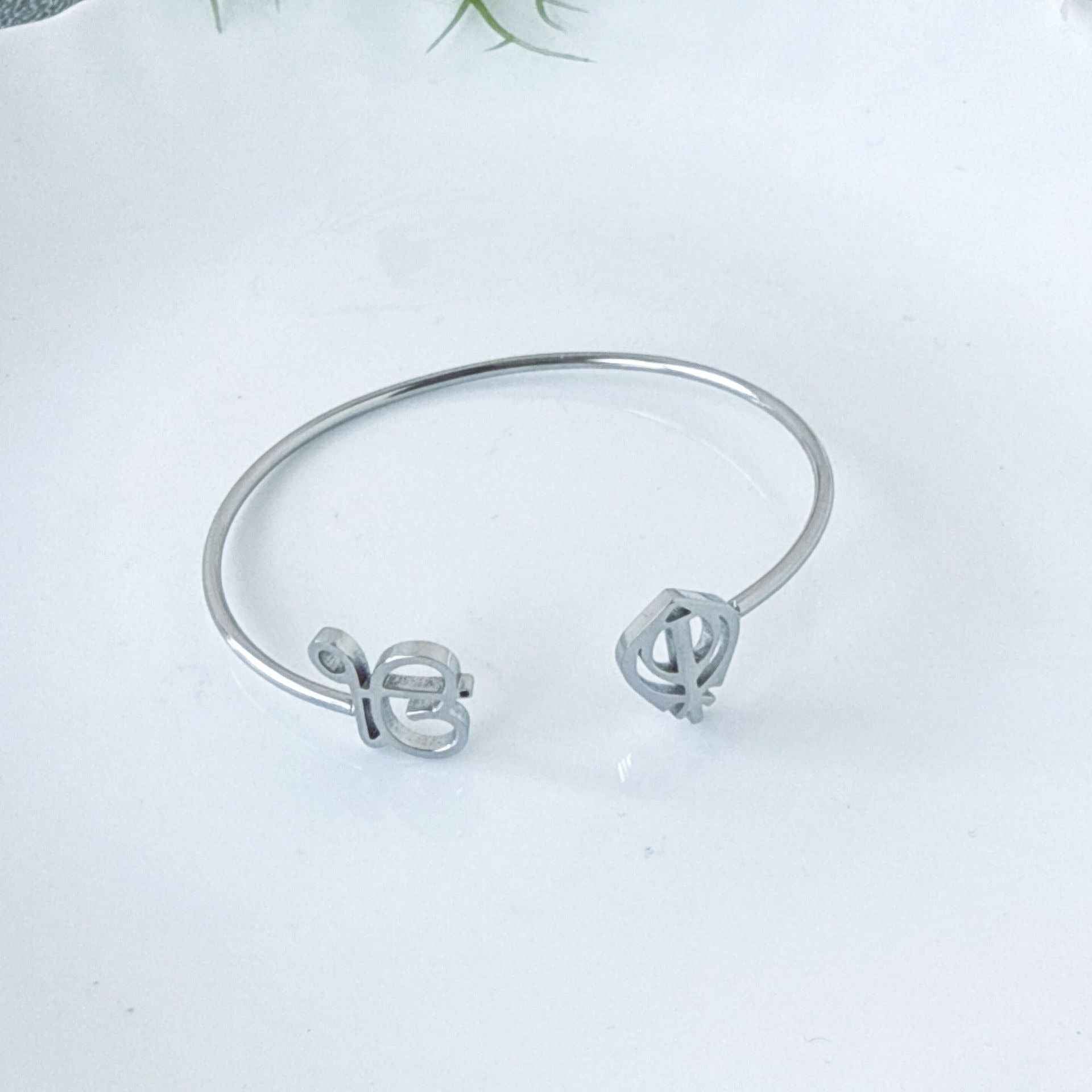 18K gold open-design smooth bangle bracelet