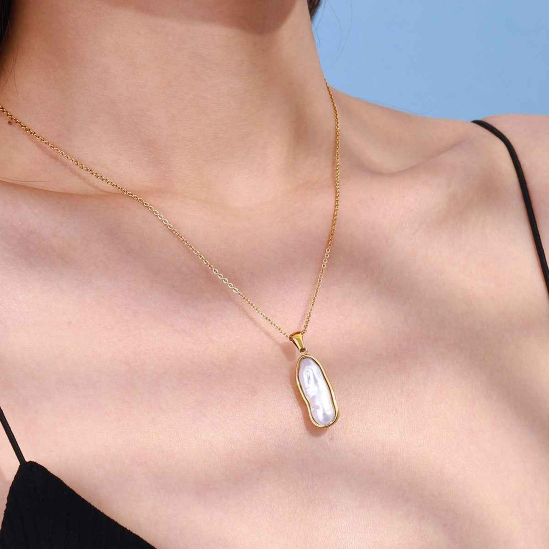 18K gold inlaid irregular pearl design light luxury noble pendant necklace