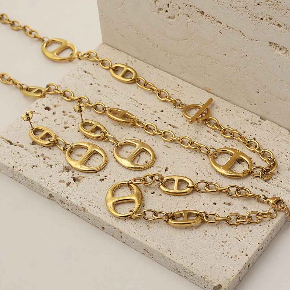 18K gold geometric-shaped necklace, bracelet, and earrings set.