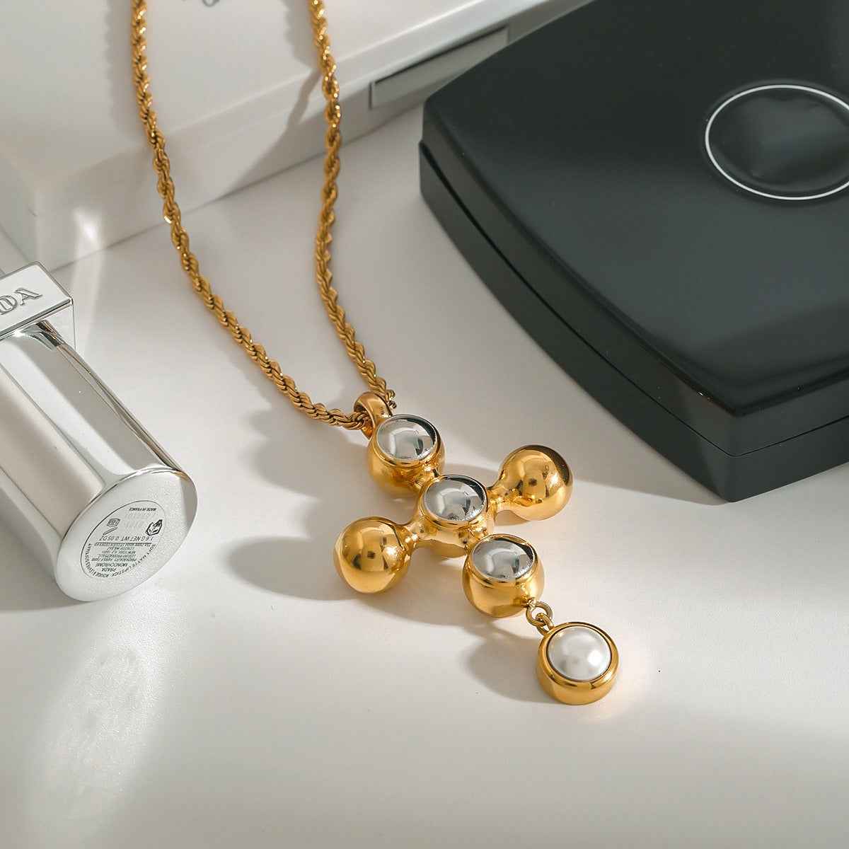 18K Gold Cross Design Light Luxury High-end Necklace